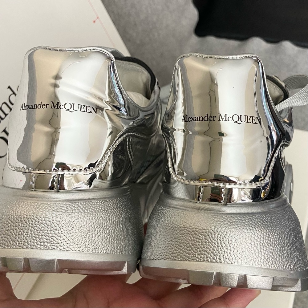 BNIB Alexander McQueen Silver Holographic Oversized Court Sneakers Women 37.5 - Picture 6 of 11